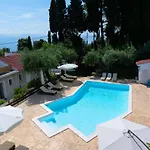 Olive Grove Poolside Apartments